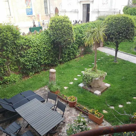Querini Palace Accademia Gran Canal Historic Bed & Breakfast Benátky